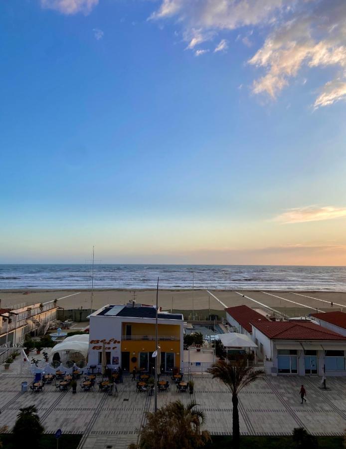 Alba Sul Mare Hotel Camaiore Bagian luar foto